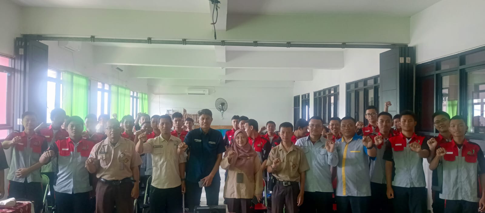 Pengenalan Budaya Kerja oleh Industri pada konsentrasi keahlian TSM sebagai persiapan PKL pada siswa kelas XI