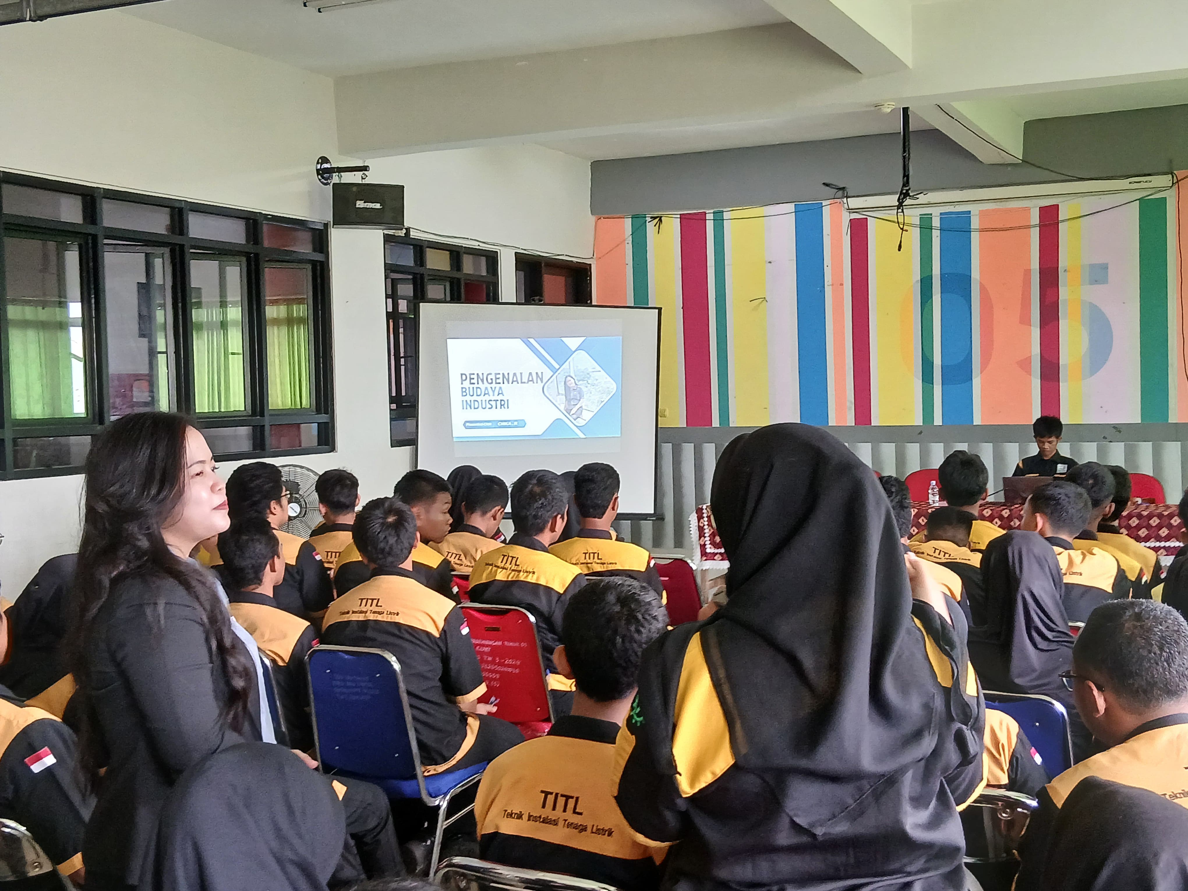 Pengenalan Budaya Kerja oleh Industri pada konsentrasi keahlian Teknik Instalasi Tenaga Listrik (TITL) sebagai persiapan PKL pada siswa kelas XI